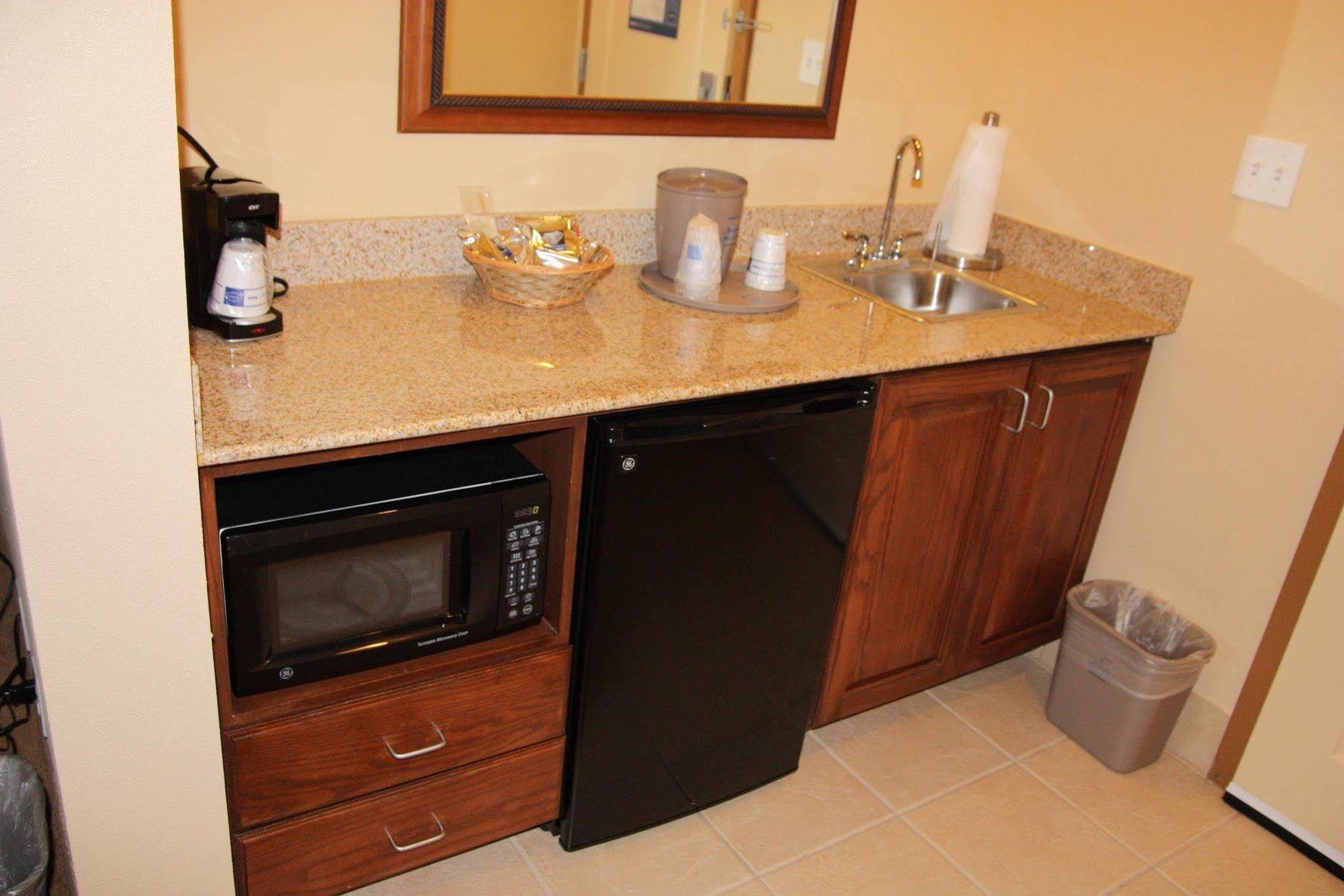 Hampton Inn And Suites Stephenville Room photo