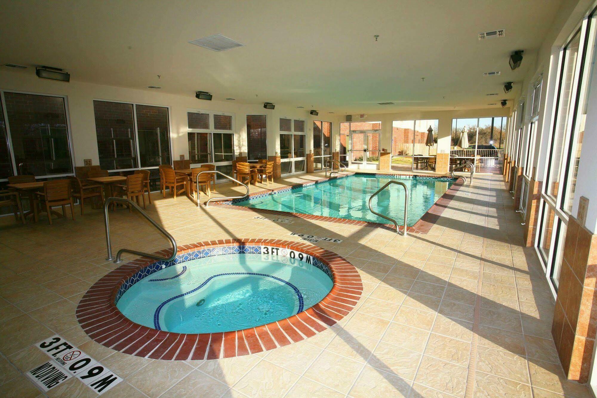 Hampton Inn And Suites Stephenville Exterior photo